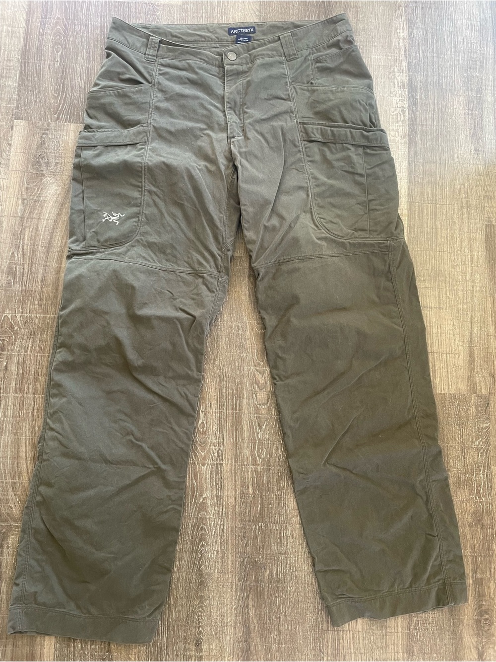 Arcteryx Cargo Pants. Men’s 36x34. Olive Green. Cotton/nylon blend fabric